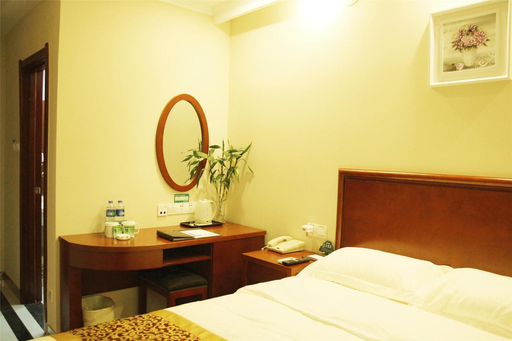 Greentree Inn Zhejiang Jiaxing West Zhongshan Road Vintage Car Building Express Hotel Dış mekan fotoğraf